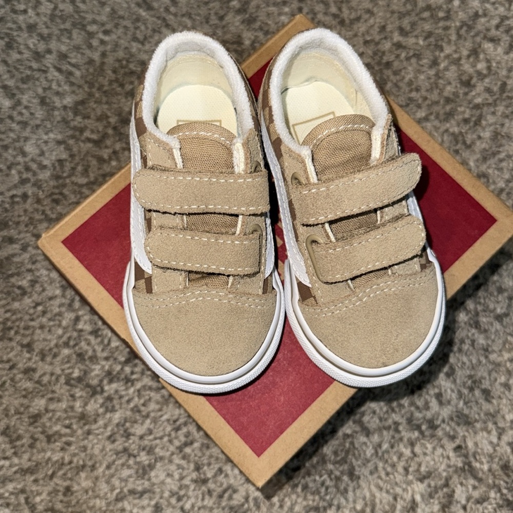 Vans Tan and White Sneakers with Velcro Straps - Picture 4 of 5